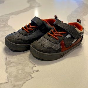 Oshkosh toddler sneakers